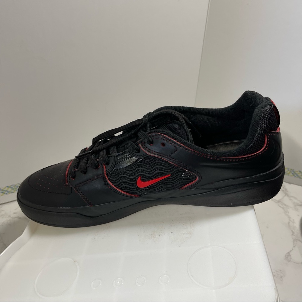 Nike Men Ishod Wair Premium SB Bred Shoes, Size 8.5 - Picture 5 of 8
